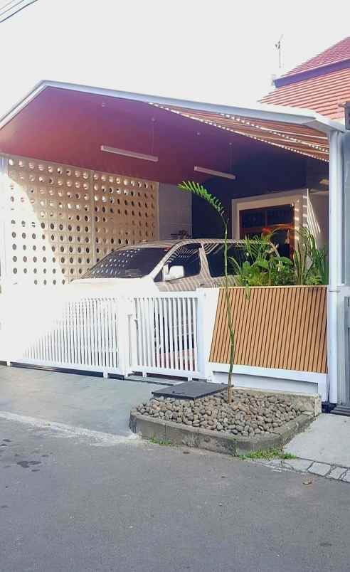 dijual rumah antapani