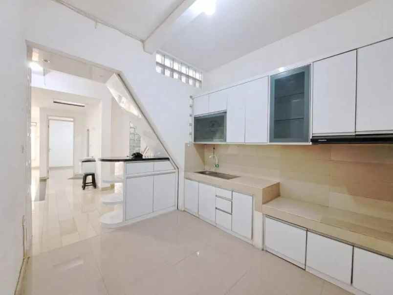 dijual rumah antapani pratista sayap