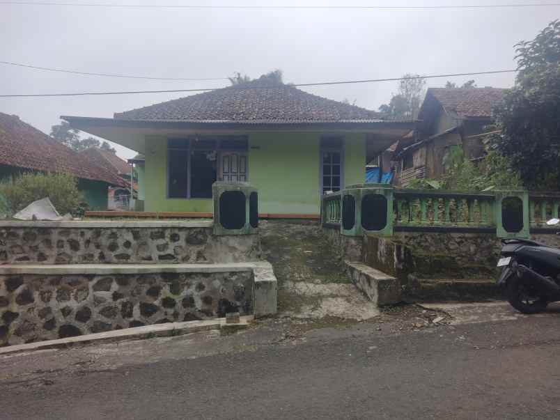 dijual rumah apa ada nya tinggal renov saja