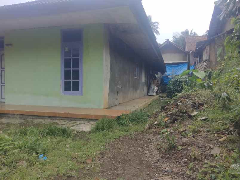 dijual rumah apa ada nya tinggal renov saja