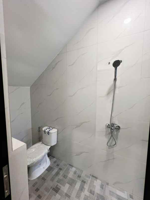 dijual rumah araya 2 galaxy bumi permai