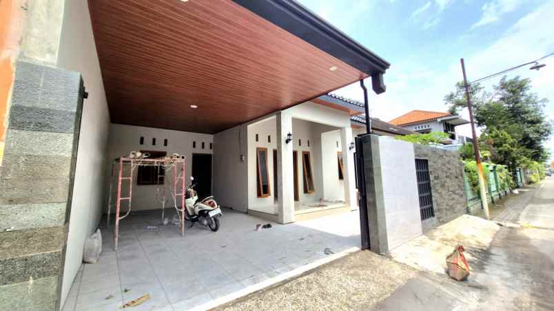 dijual rumah banyuanyar banjarsari