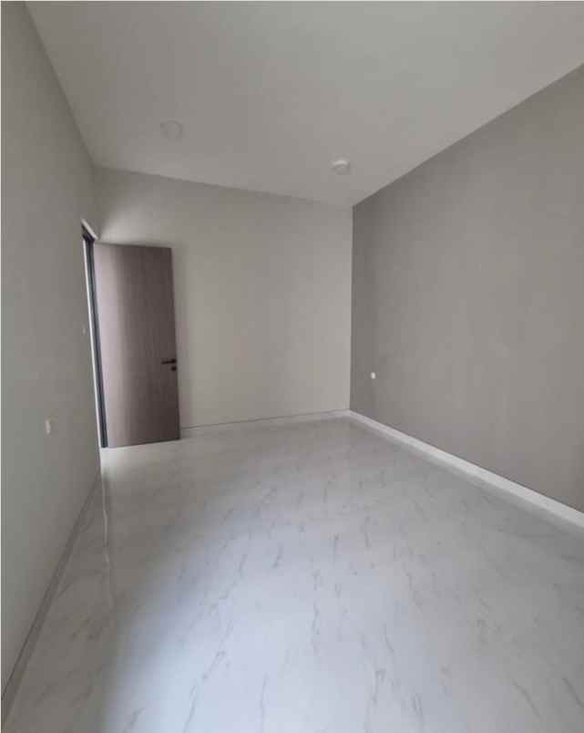 dijual rumah baru di kutisari indah surabaya selatan