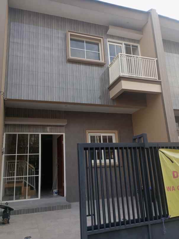 dijual rumah baru di mulyosari surabaya timur