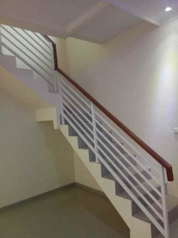 dijual rumah batusari