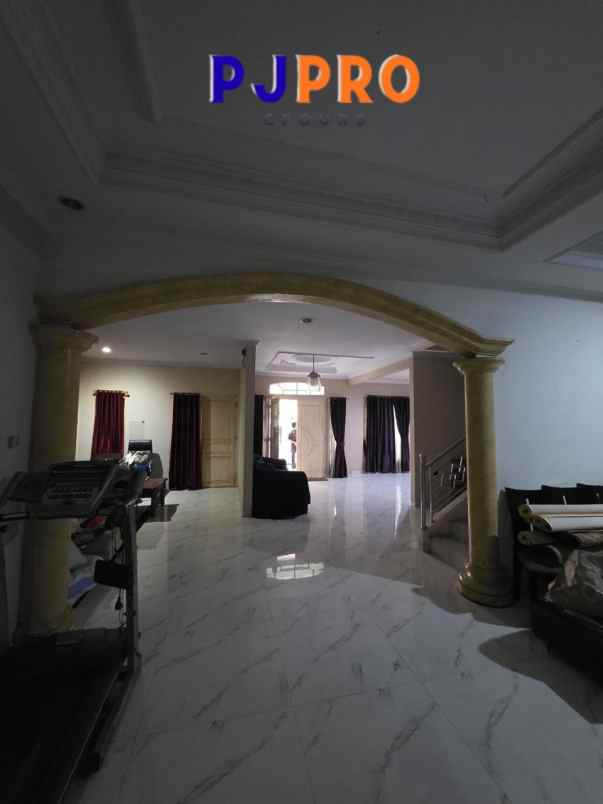 dijual rumah boulevard hijau