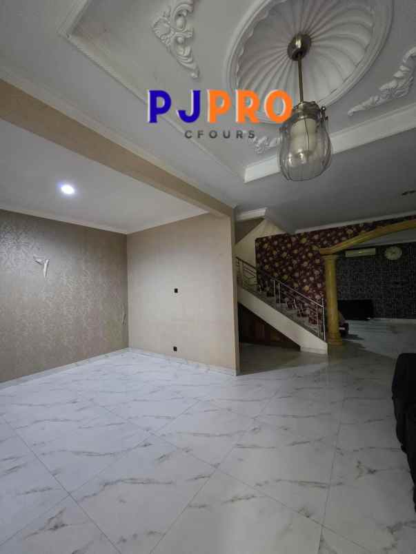 dijual rumah boulevard hijau