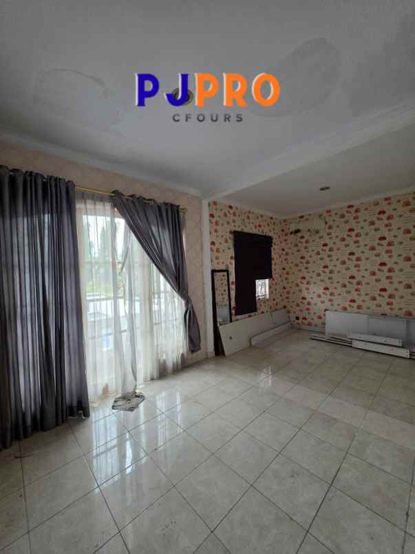 dijual rumah boulevard hijau