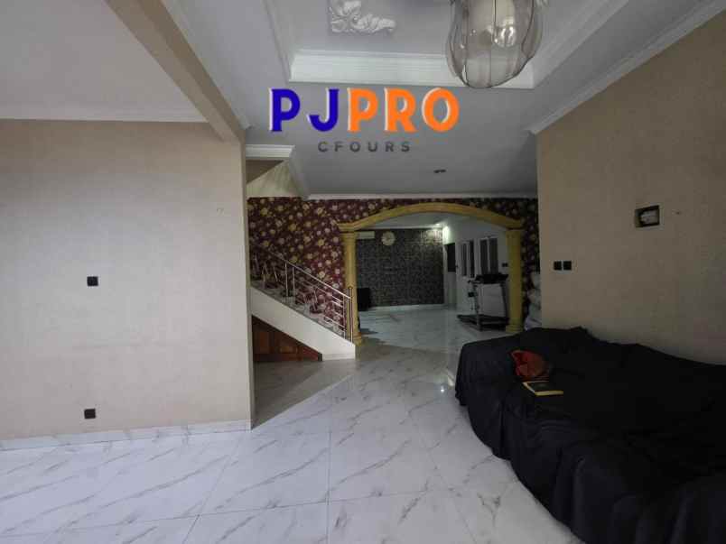 dijual rumah boulevard hijau