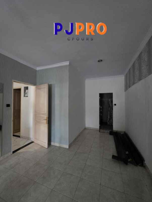 dijual rumah boulevard hijau
