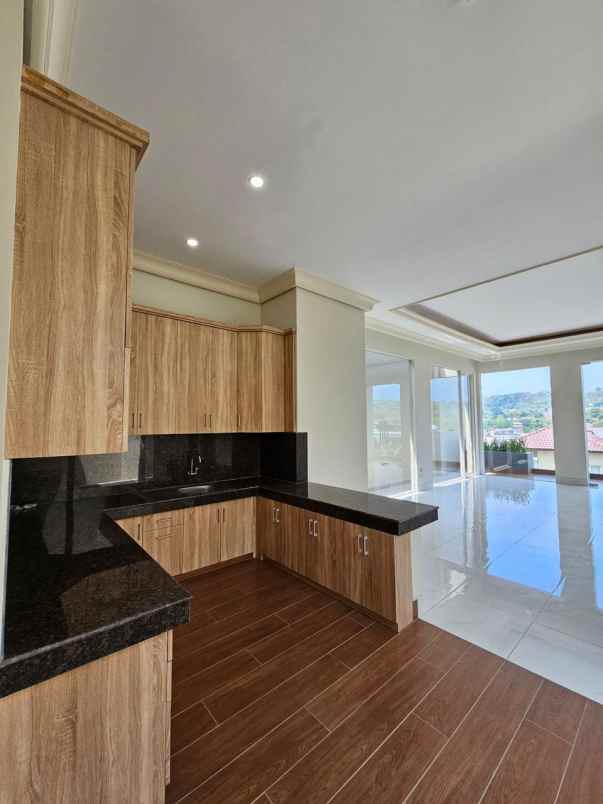 dijual rumah candi golf