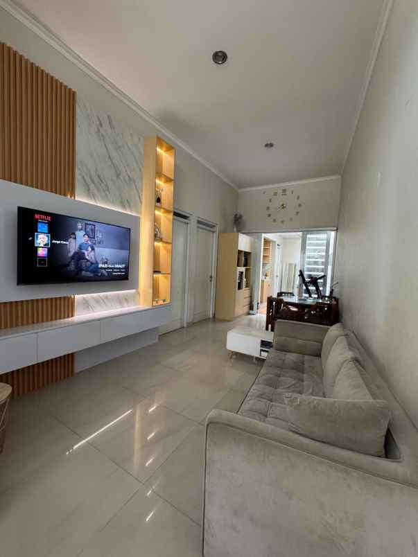 dijual rumah cigadung raya sayap