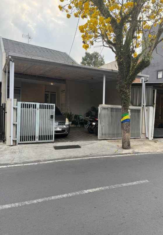 dijual rumah cigadung raya sayap