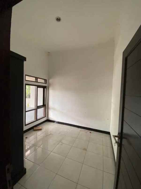 dijual rumah cihanjuang