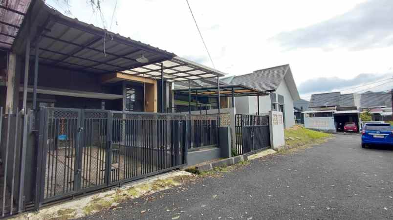 dijual rumah cihanjuang