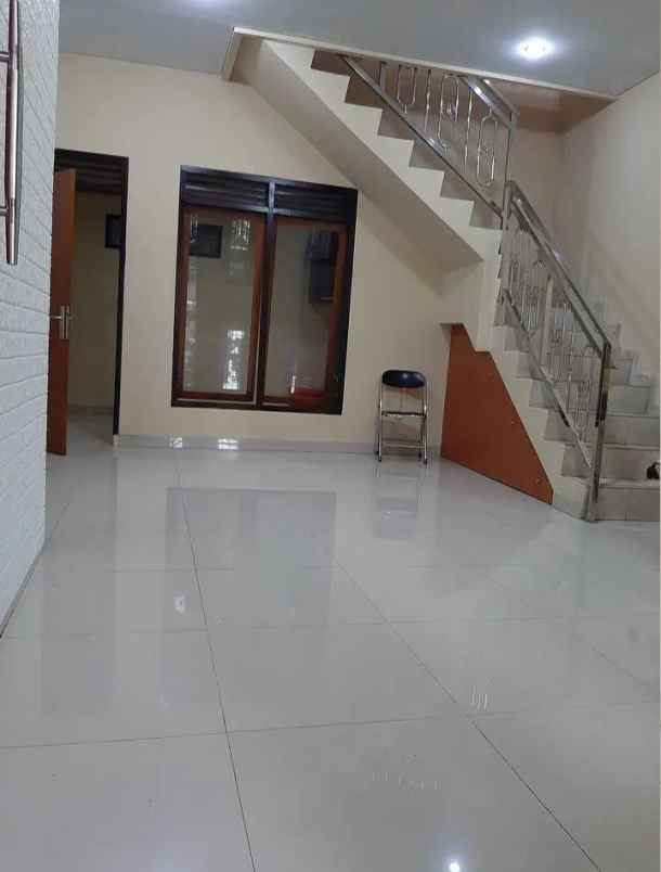 dijual rumah cipamokolan