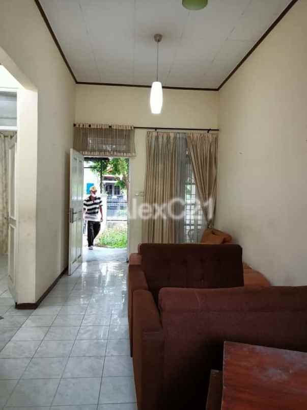 dijual rumah cipondoh