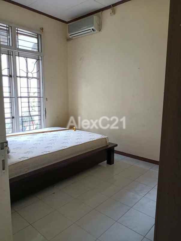 dijual rumah cipondoh