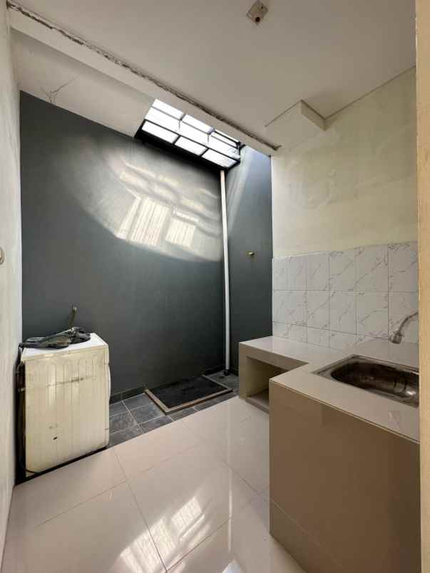 dijual rumah ciracas