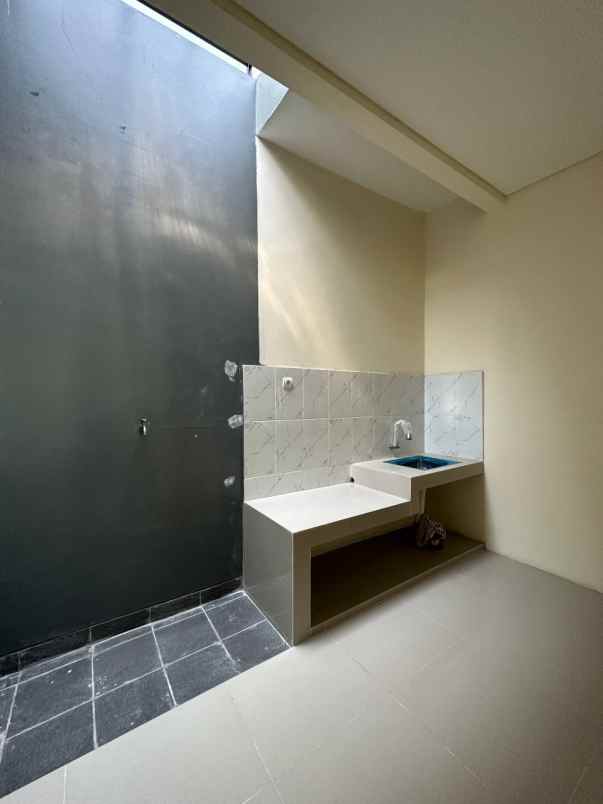 dijual rumah ciracas