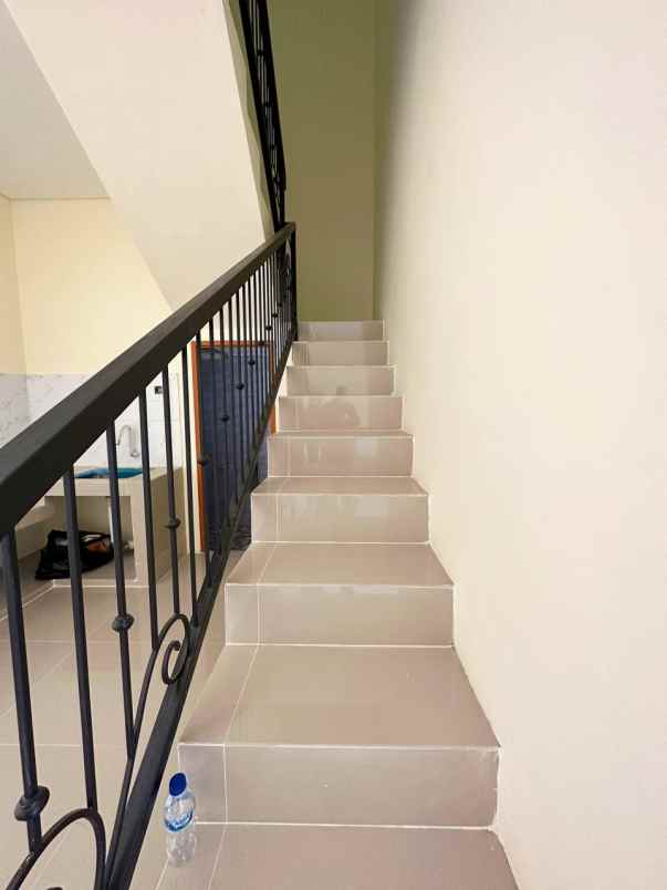 dijual rumah ciracas