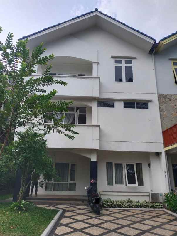 dijual rumah cireundeu