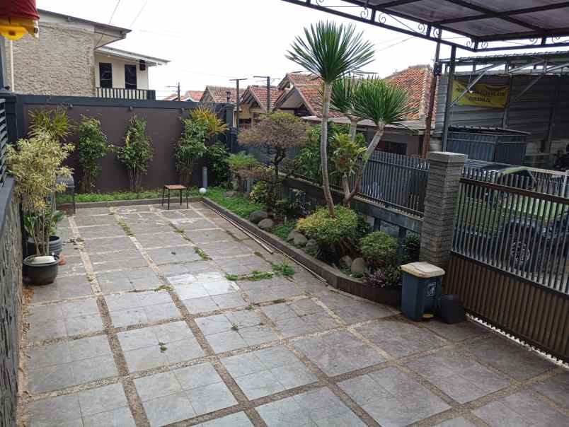 dijual rumah ciwaruga
