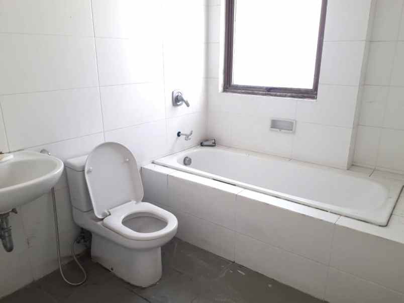 dijual rumah cluster cassia jgc jakarta