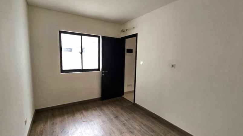 dijual rumah cluster maison de wisteria