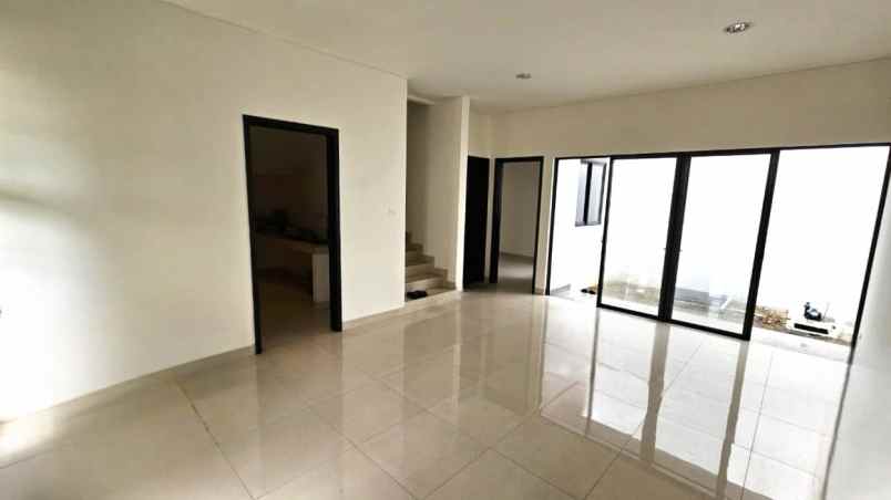 dijual rumah cluster maison de wisteria