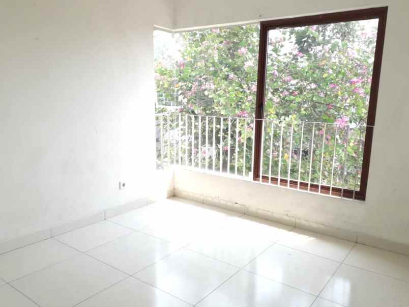 dijual rumah cluster zebrina jgc