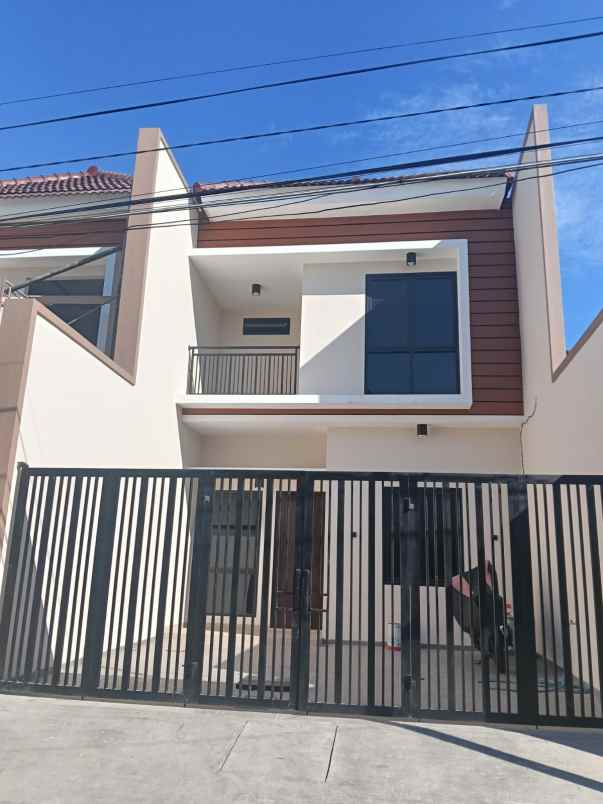 dijual rumah darmo harapan indah