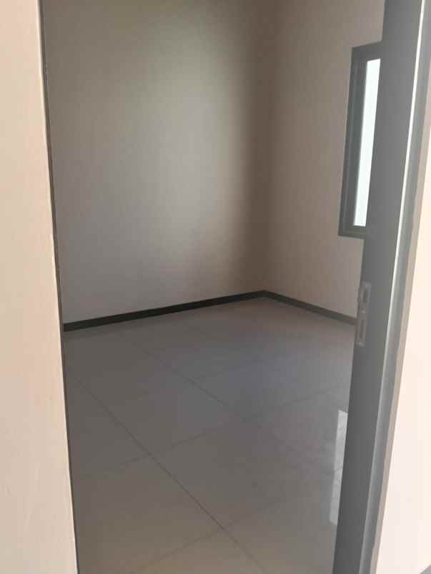 dijual rumah darmo harapan indah