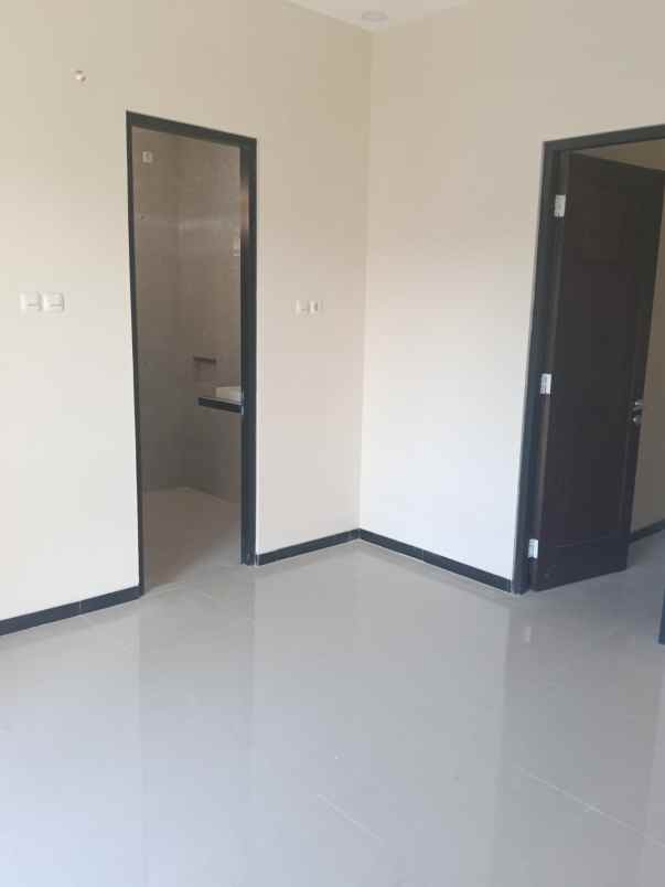 dijual rumah darmo harapan indah