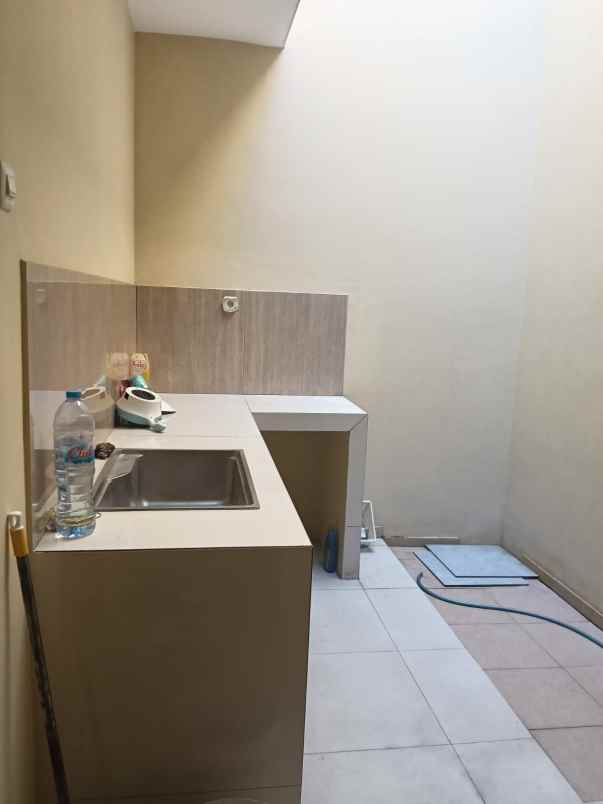 dijual rumah darmo harapan indah