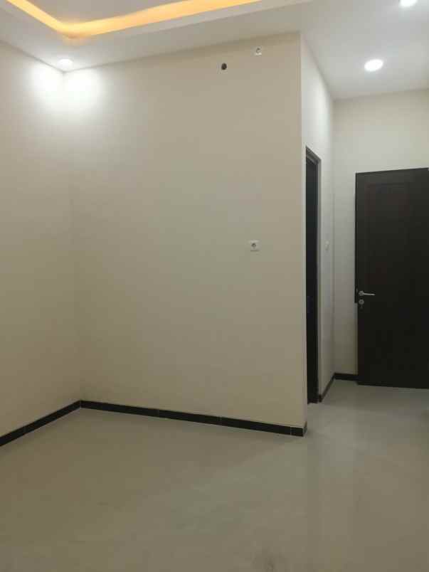dijual rumah darmo harapan indah