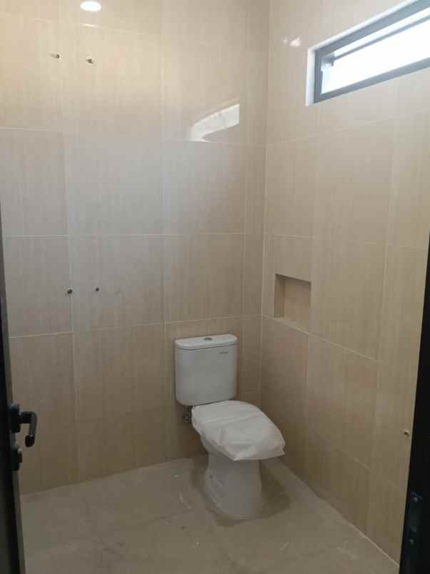 dijual rumah darmo harapan indah