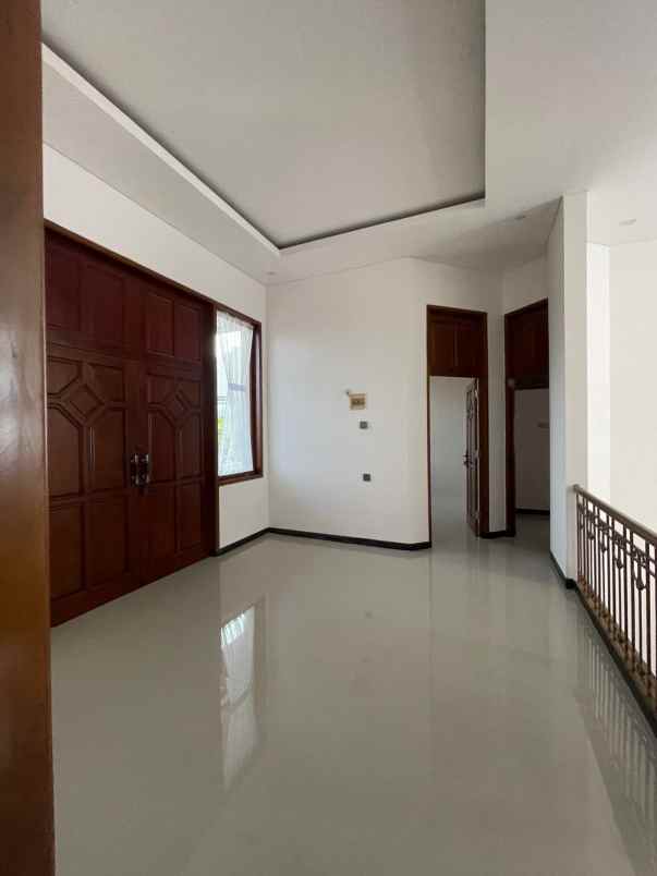 dijual rumah dharmahusada permai