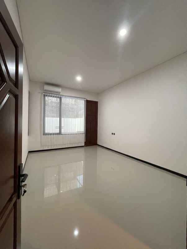 dijual rumah dharmahusada permai