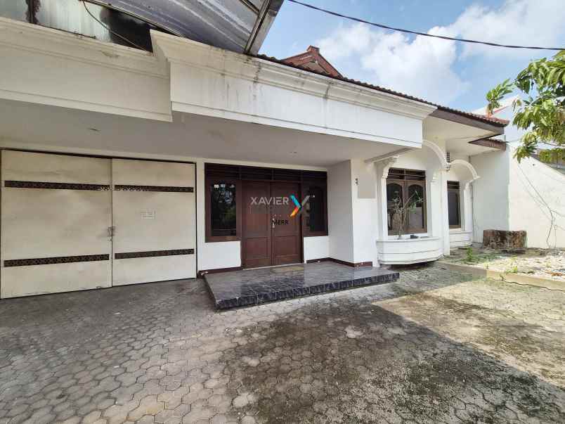 dijual rumah dharmahusada utara