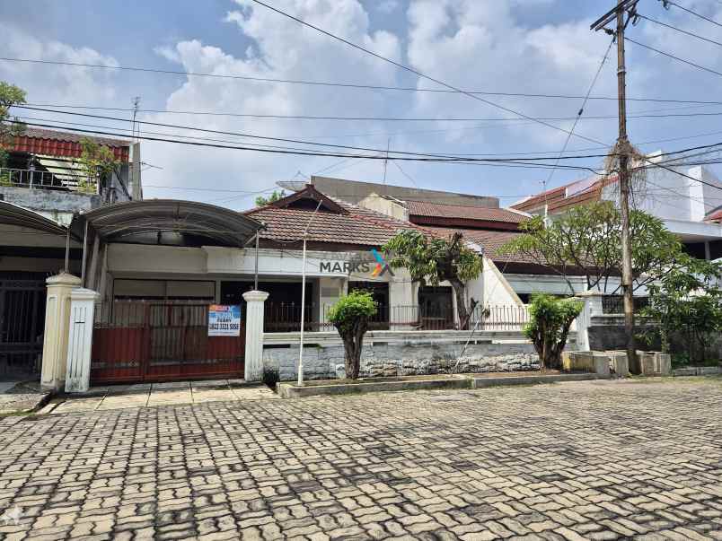 dijual rumah dharmahusada utara