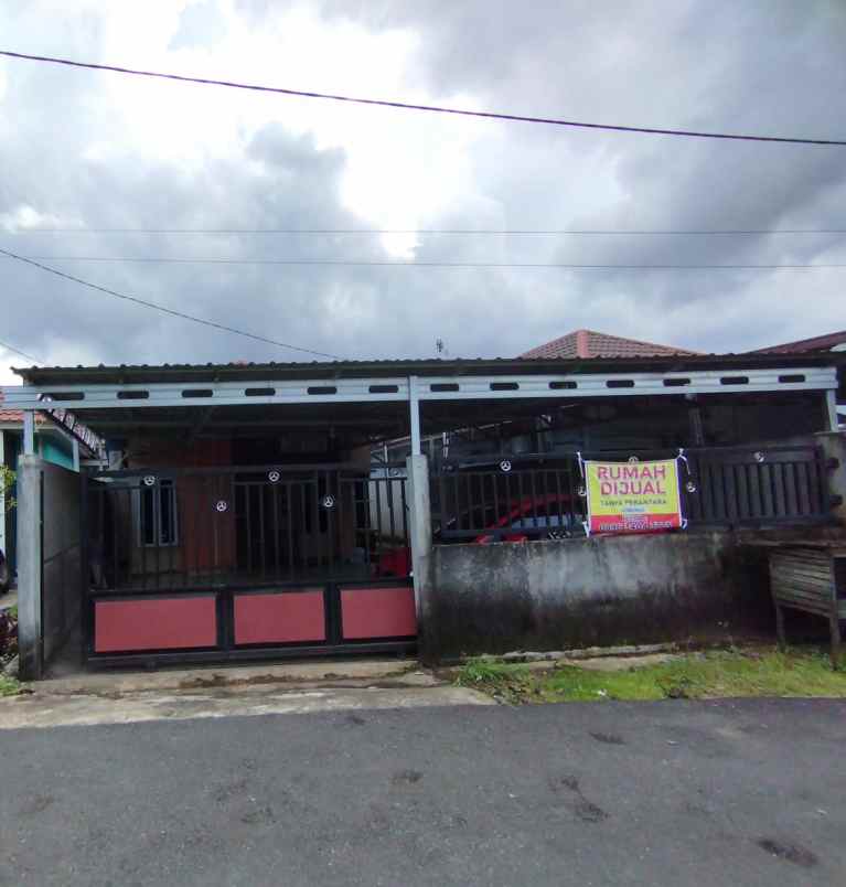 dijual rumah di jl karet komp queen dan residence