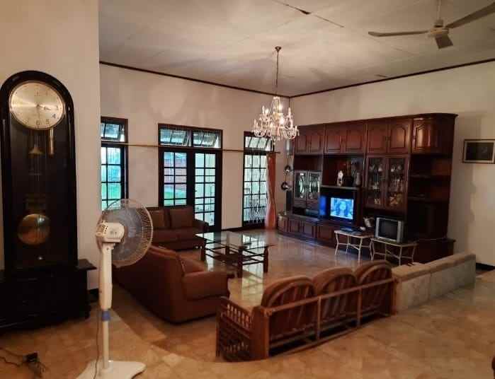 dijual rumah di komplek mewah di cinere depok