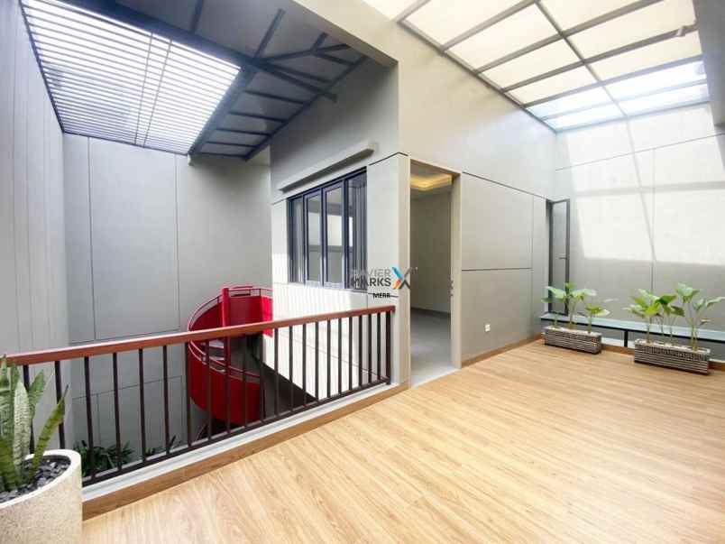 dijual rumah di pakuwon city bebas banjir cluster aman