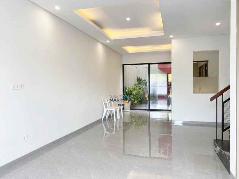 dijual rumah di pakuwon city bebas banjir cluster aman