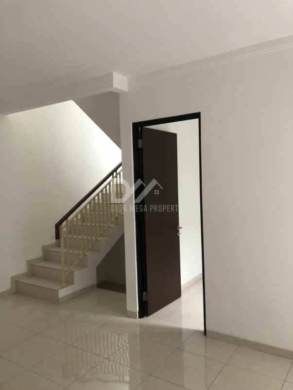 dijual rumah di sawah lama ciputat