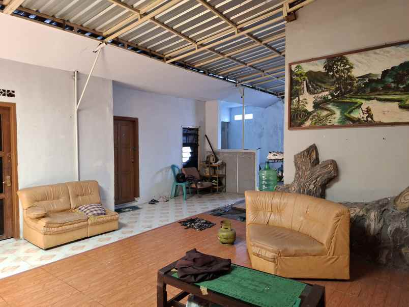 dijual rumah di slawu jember jl cendrawasih