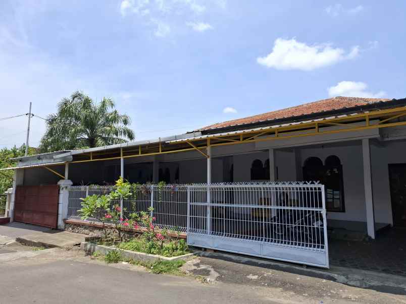 dijual rumah di slawu jember jl cendrawasih