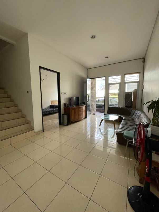 dijual rumah di taman ratu