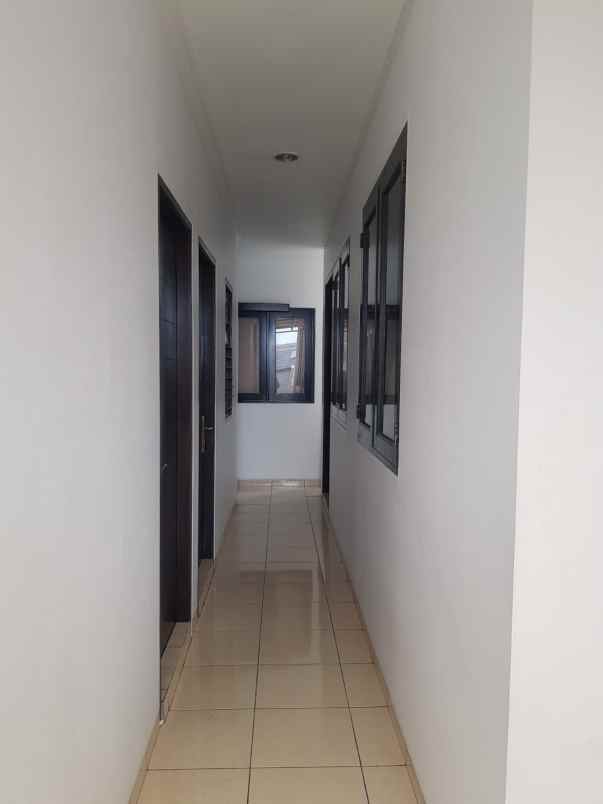 dijual rumah di taman ratu